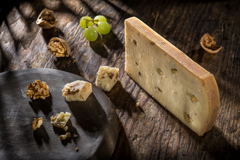 Branza Maturata cu Nuca 200g