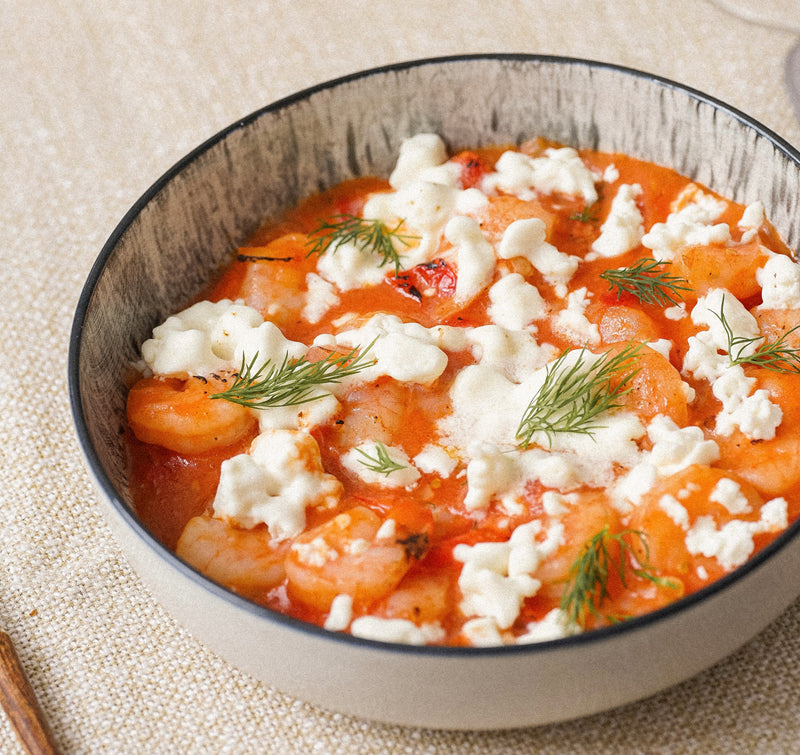 Creveți în sos de roșii cherry, vin alb și smântână de Colțești cu telemea mixtă de vacă și oaie