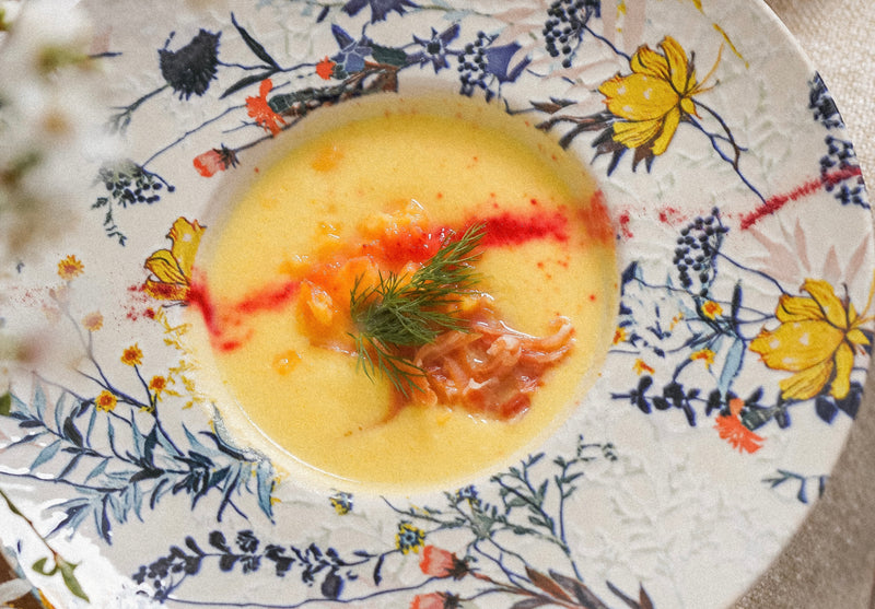 Supă cremă de țelină cu Smântână Adevărată de Colțești, fulgi de jamon și chips din Cremă Focșani